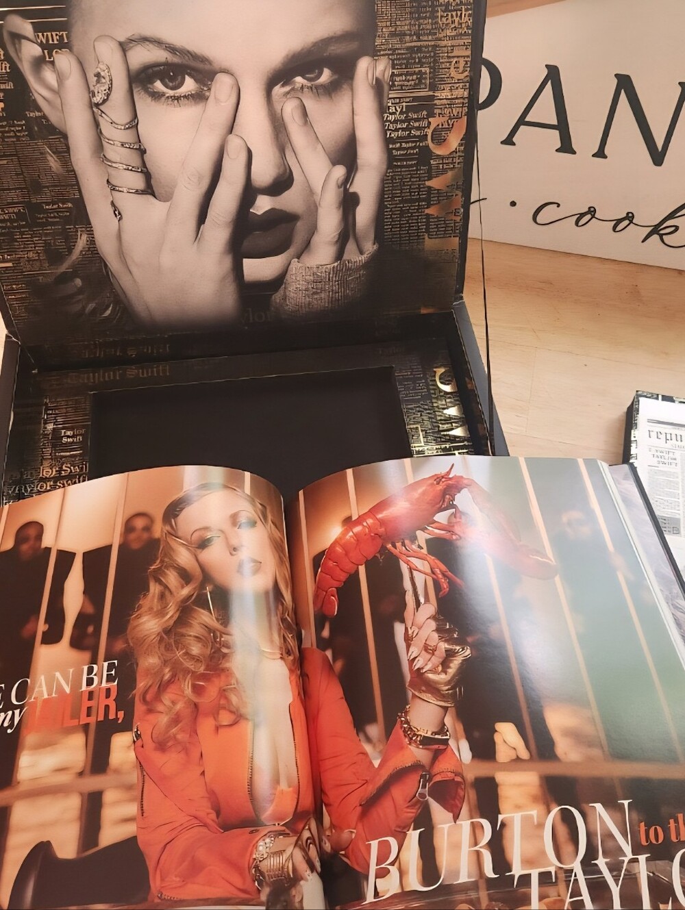 Taylor Swift VIP Reputation Box - Picture 4 of 7